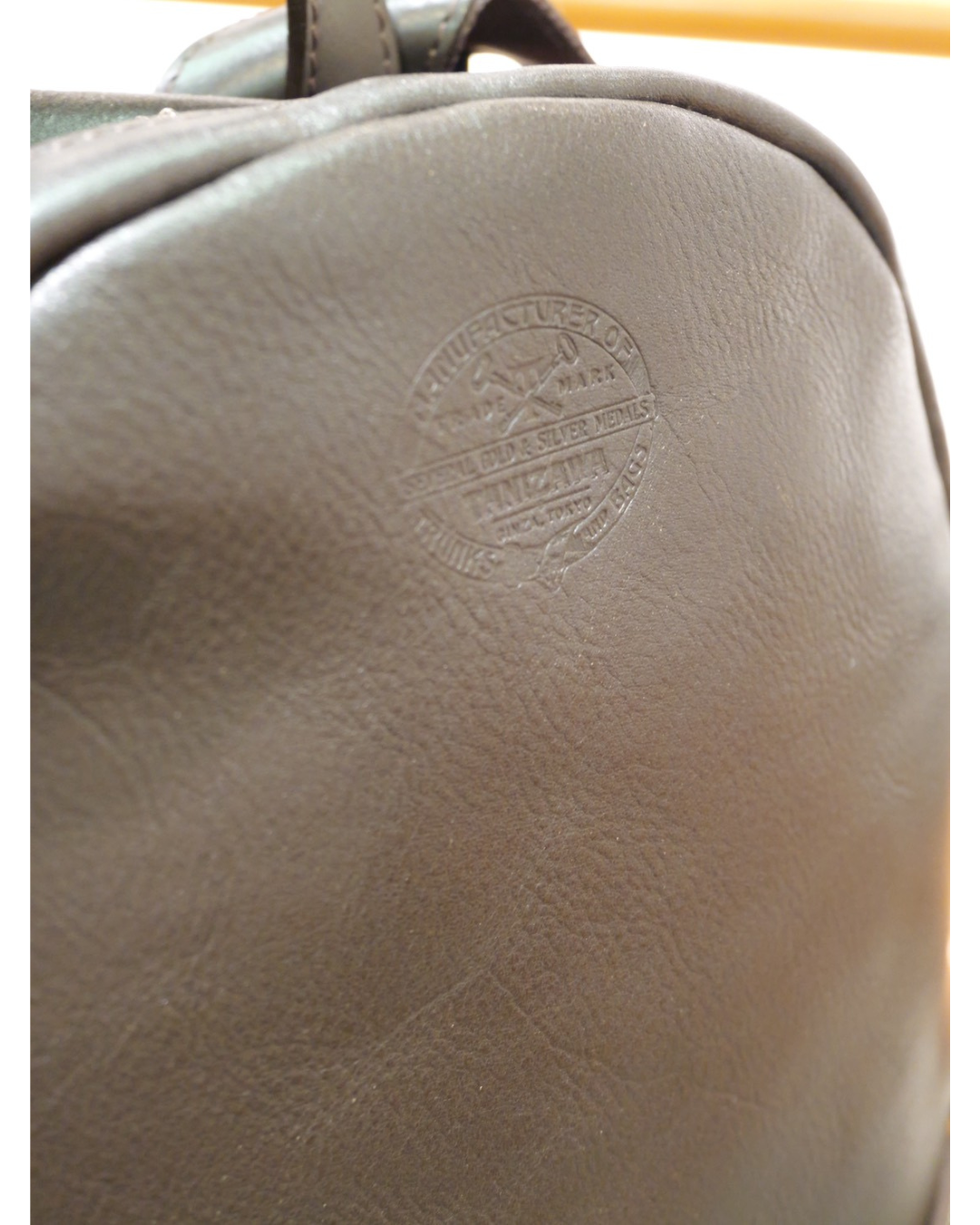 牛革丸型リュックサック