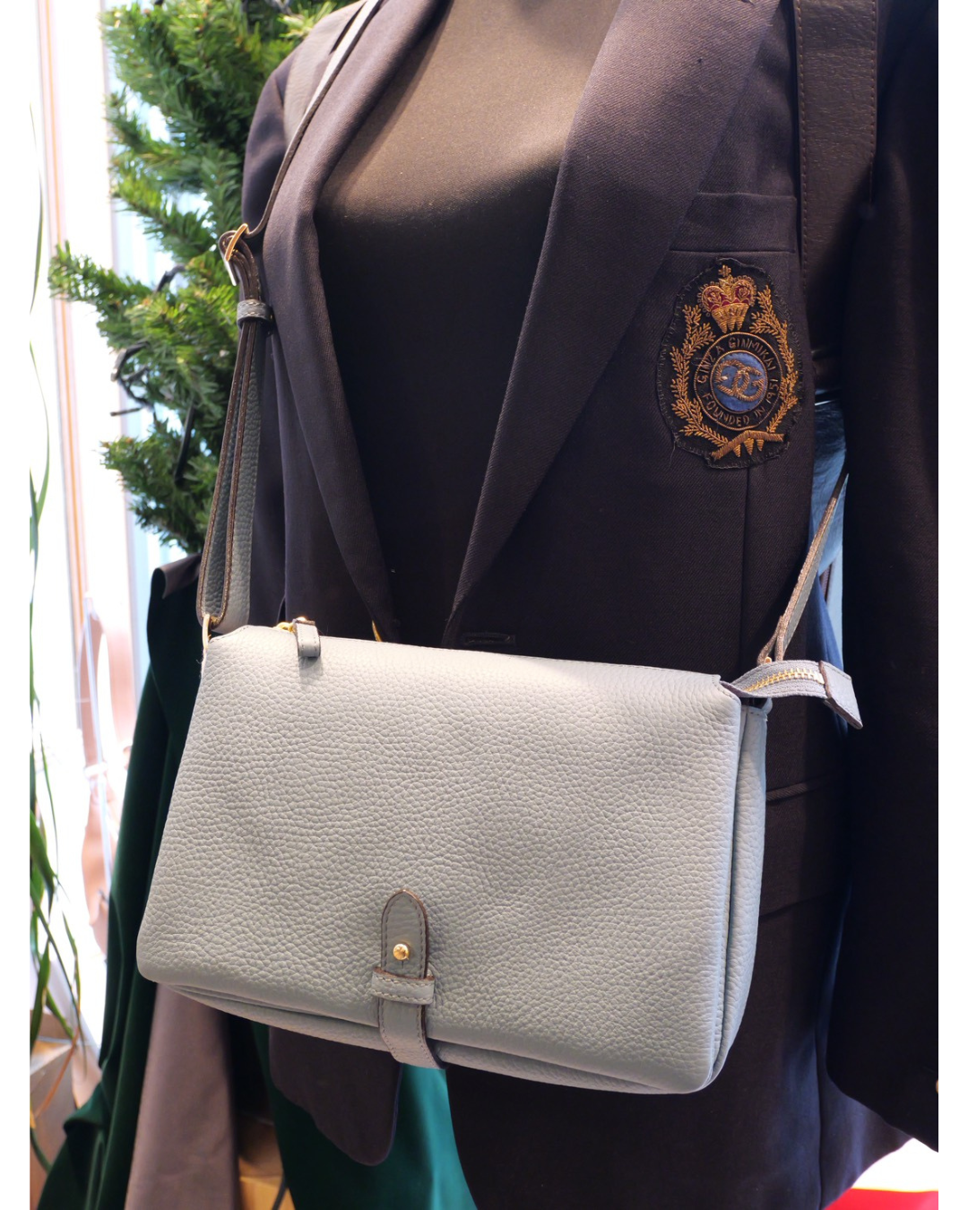 牛革ショルダーバッグ