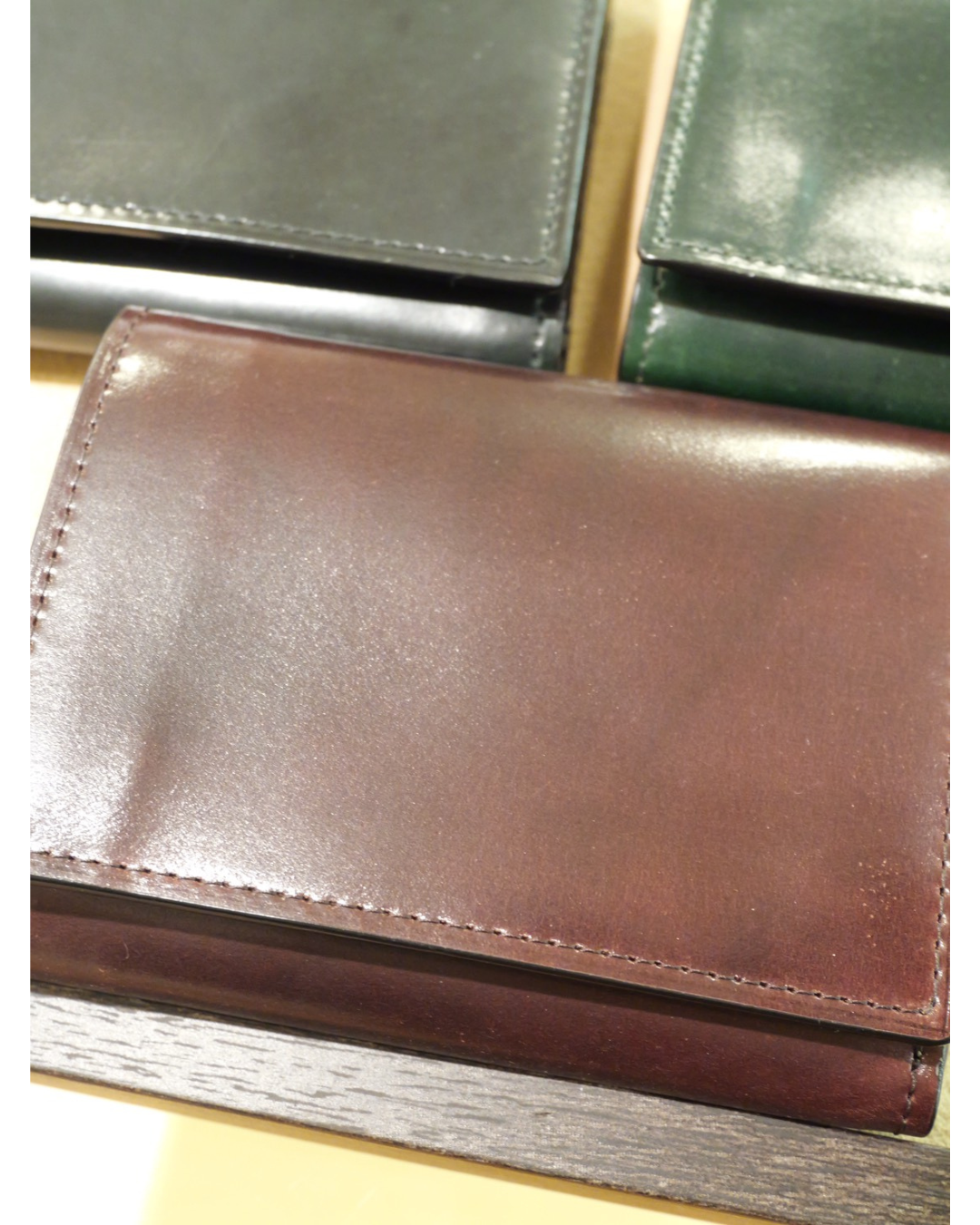 シェルコードバン 三つ折り財布（Shell Cordovan Tri-Fold Wallet）