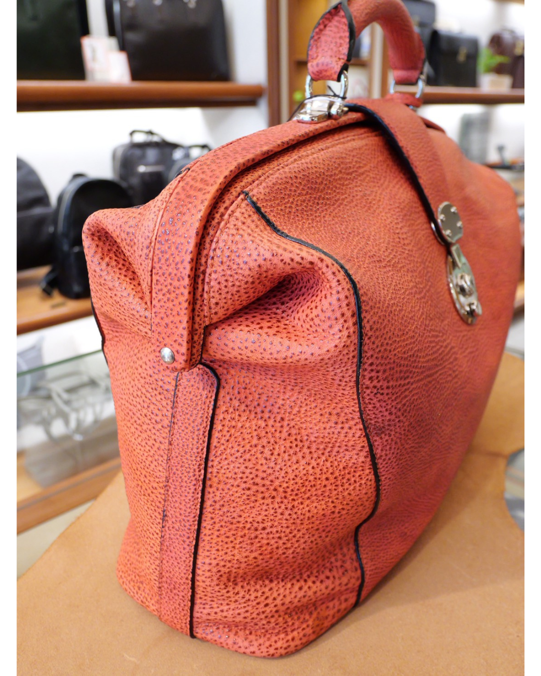 黒桟革ボストンダレスバッグ（Kurosan Leather Boston Dulles Bag）