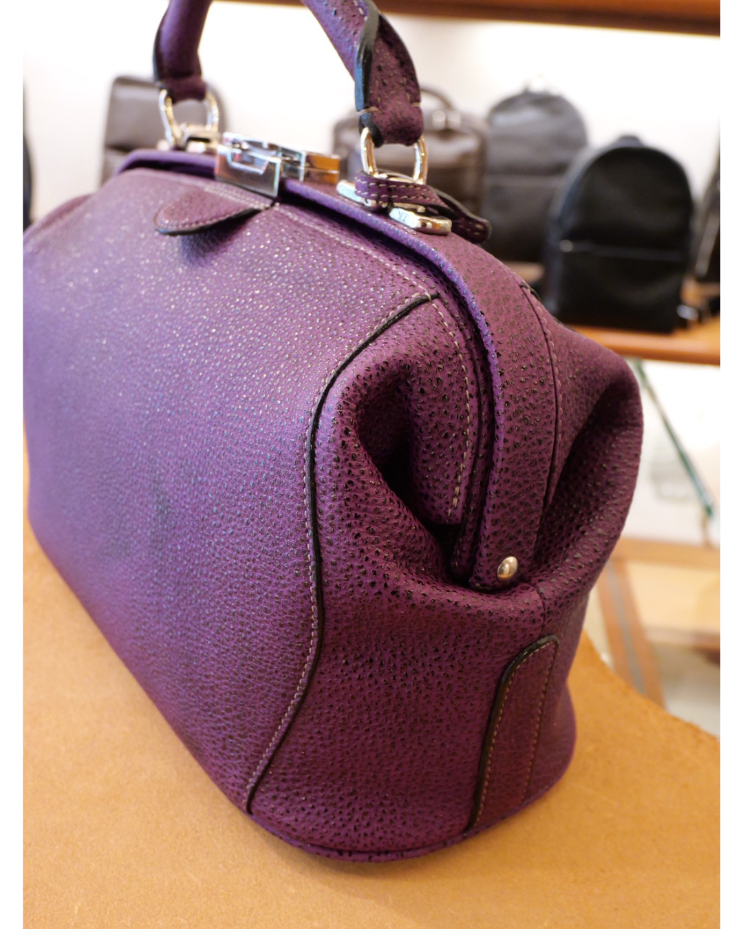 黒桟革ワンタッチ式ミニダレスバッグ