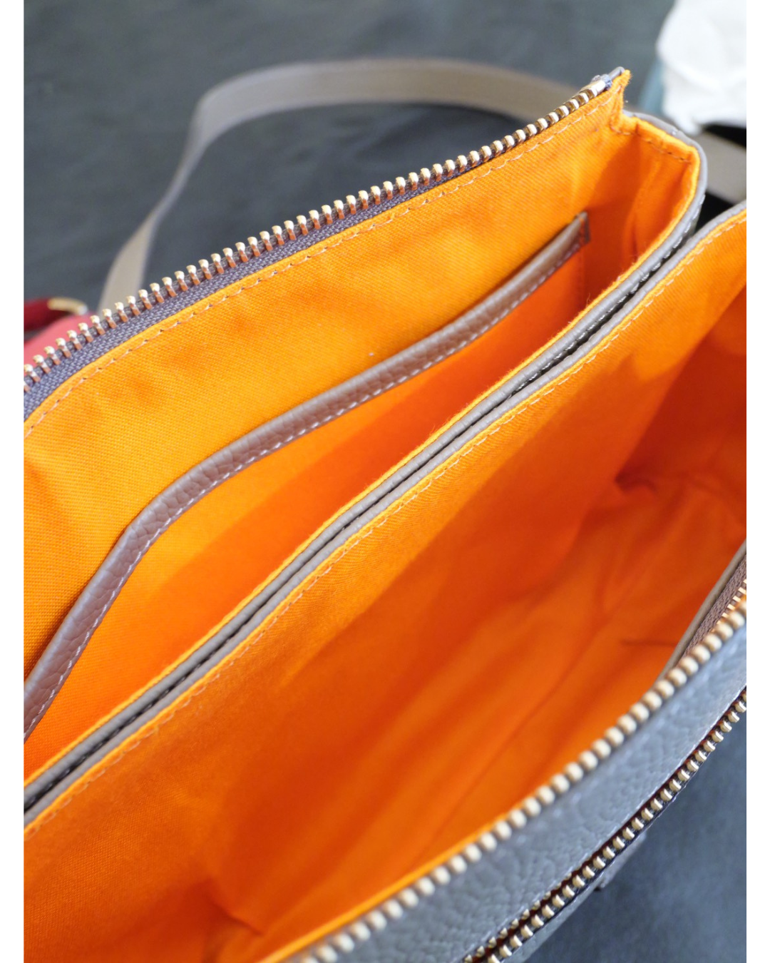 牛革ショルダーバッグ