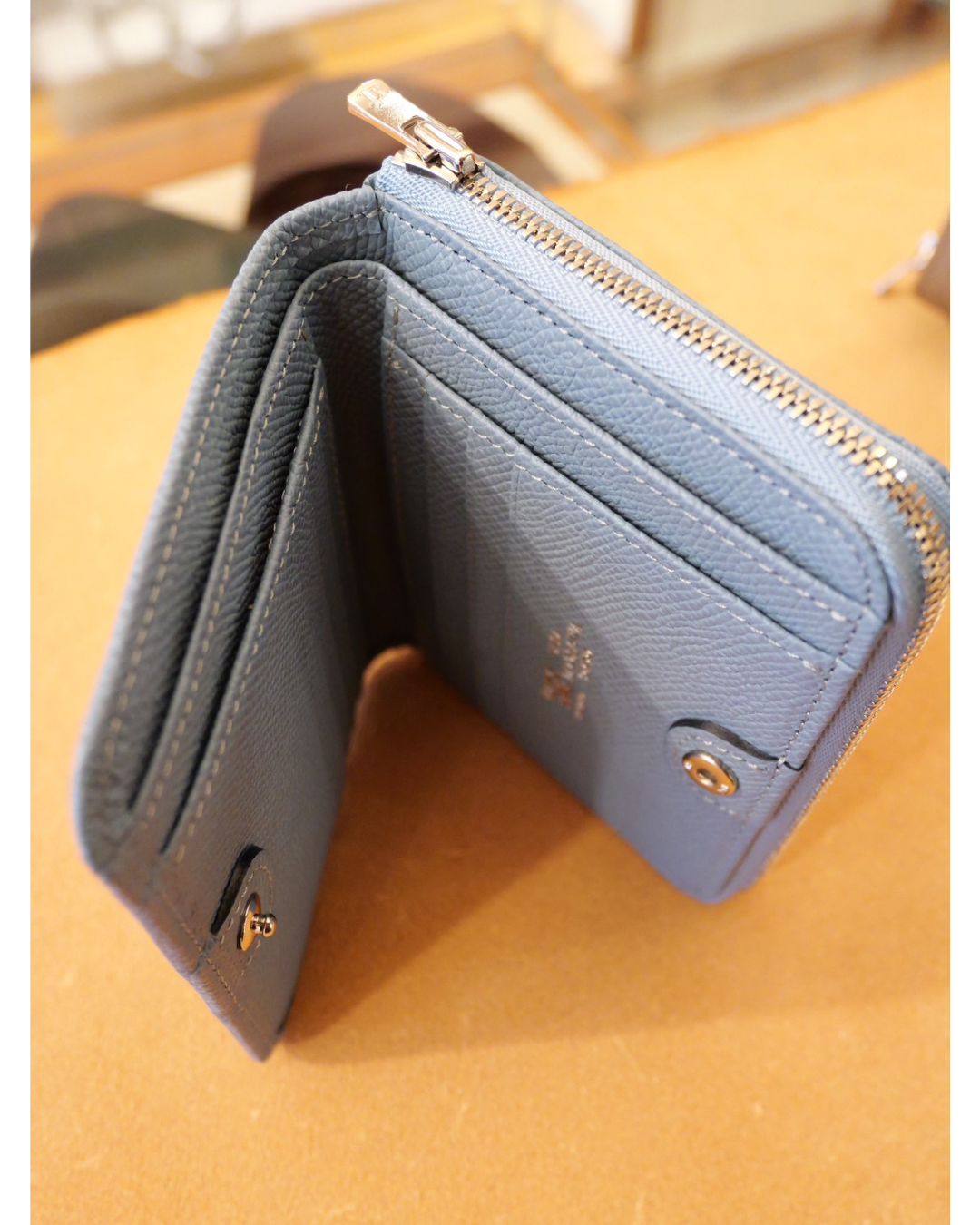 Bi -fold mini billetera