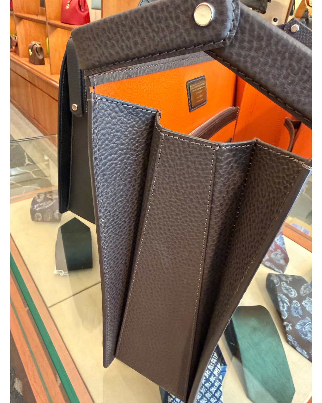 BLACK BULL スリムダレスバッグ　錠前付き