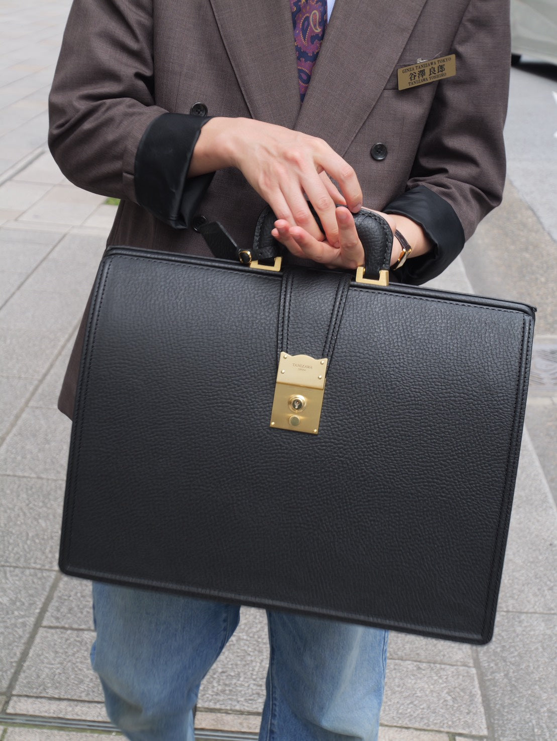 銀座タニザワ　黒ブルレザービジネスバッグ BLACK BULL ダレスバッグ Lサイズ