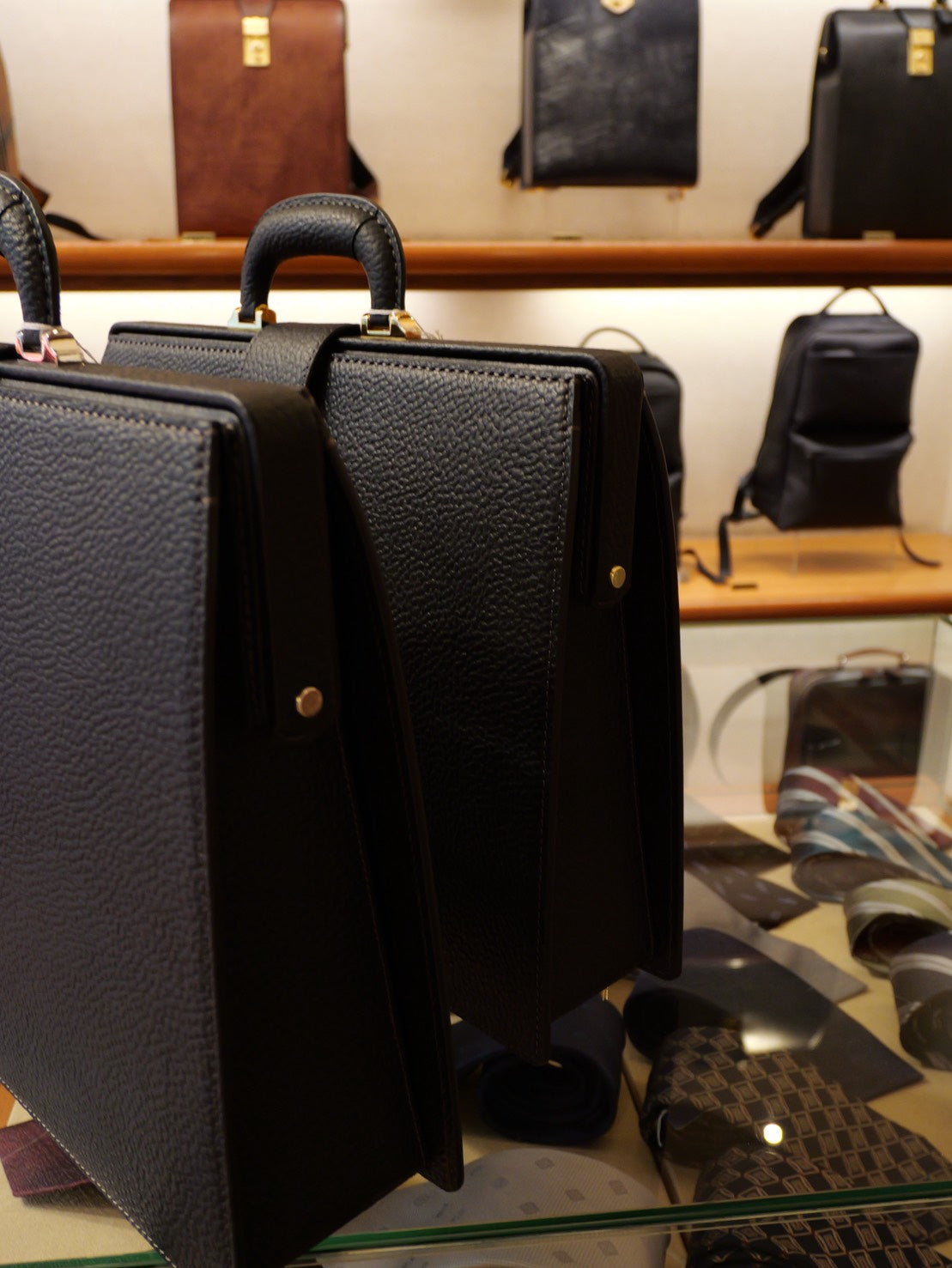 BLACK BULL スリムダレスバッグ Lサイズ　錠前付き